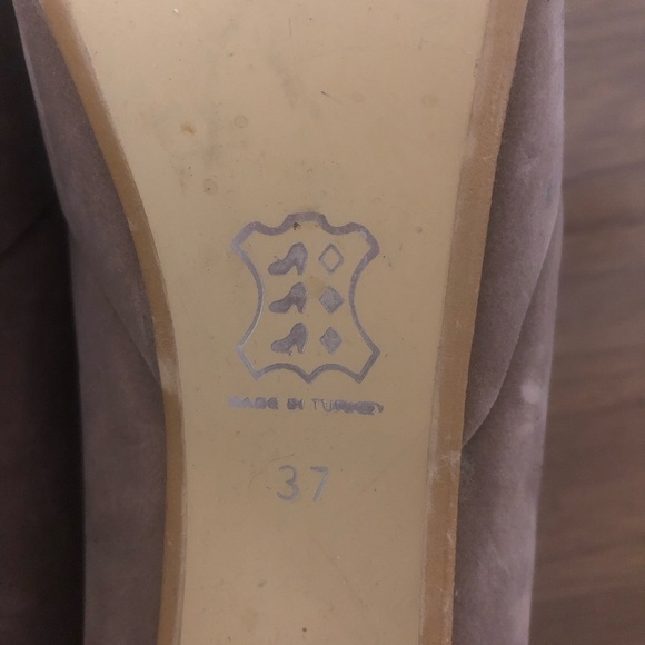 Taupe Pumps - Picture 5 of 5